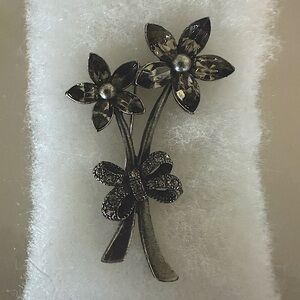 Vintage silver flower pin
